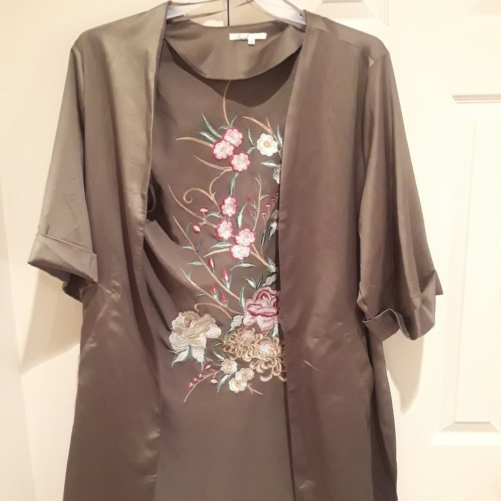 Floral satin kimono